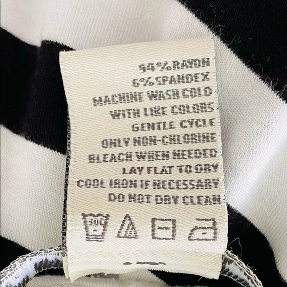 American Rag top, cool black & white never goes out of style, size 2X - Picture 6 of 6